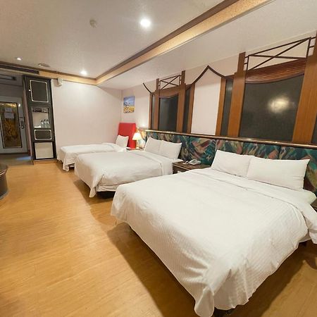 Wenpin Hotel - Pier 2 Kaohsiung Buitenkant foto