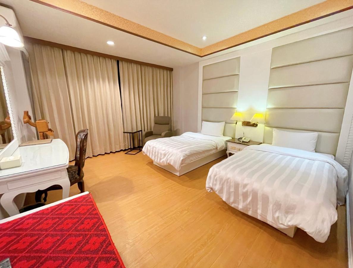 Wenpin Hotel - Pier 2 Kaohsiung Buitenkant foto