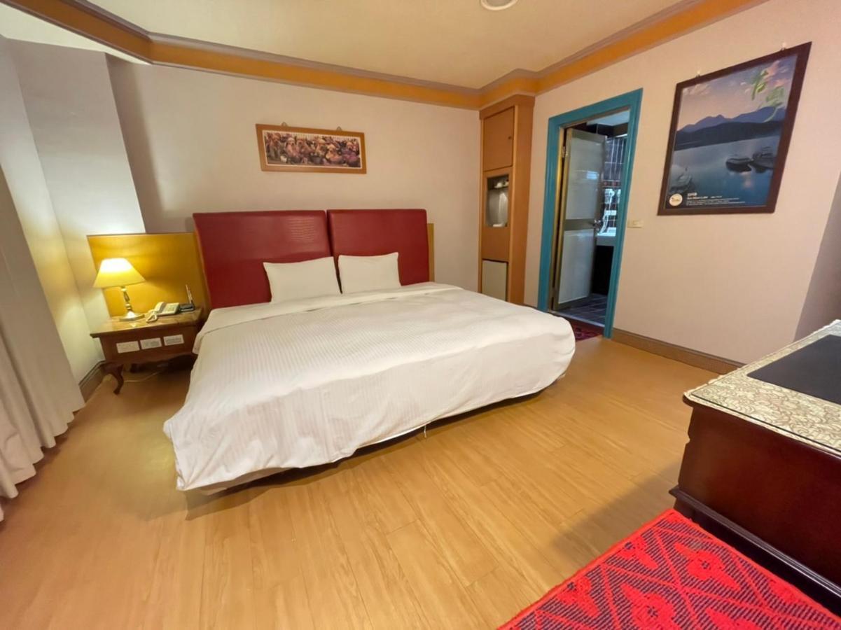 Wenpin Hotel - Pier 2 Kaohsiung Buitenkant foto