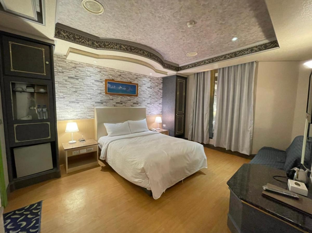 Wenpin Hotel - Pier 2 Kaohsiung Buitenkant foto
