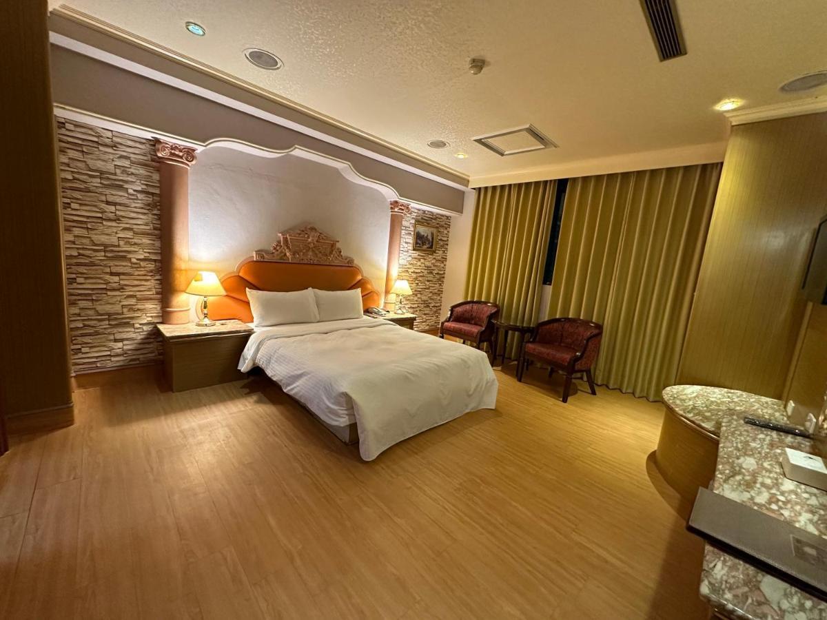 Wenpin Hotel - Pier 2 Kaohsiung Buitenkant foto