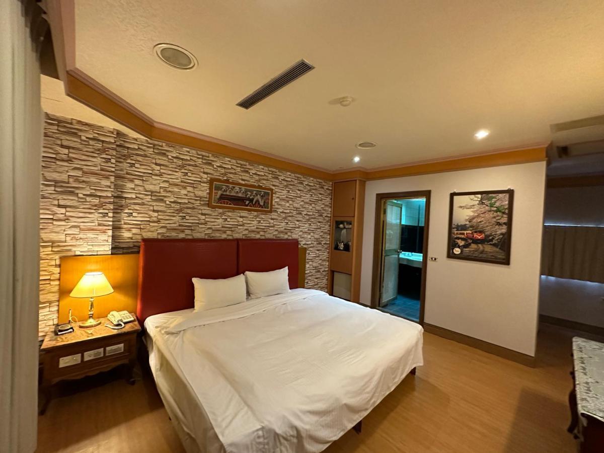 Wenpin Hotel - Pier 2 Kaohsiung Buitenkant foto