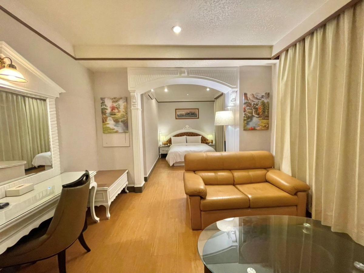 Wenpin Hotel - Pier 2 Kaohsiung Buitenkant foto