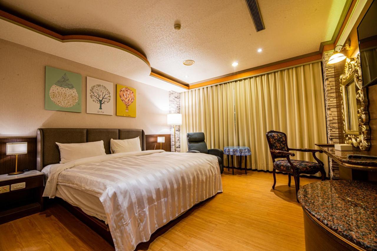 Wenpin Hotel - Pier 2 Kaohsiung Buitenkant foto