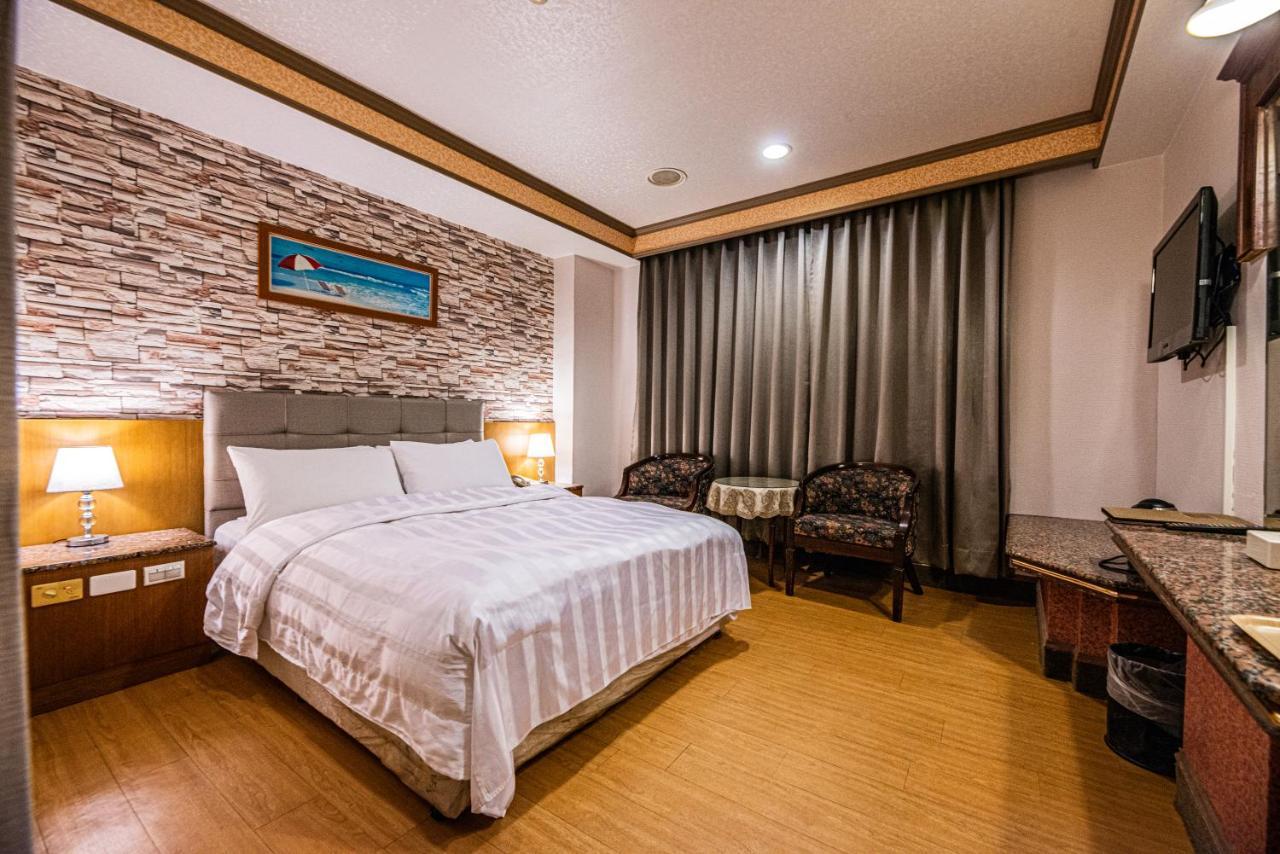 Wenpin Hotel - Pier 2 Kaohsiung Buitenkant foto