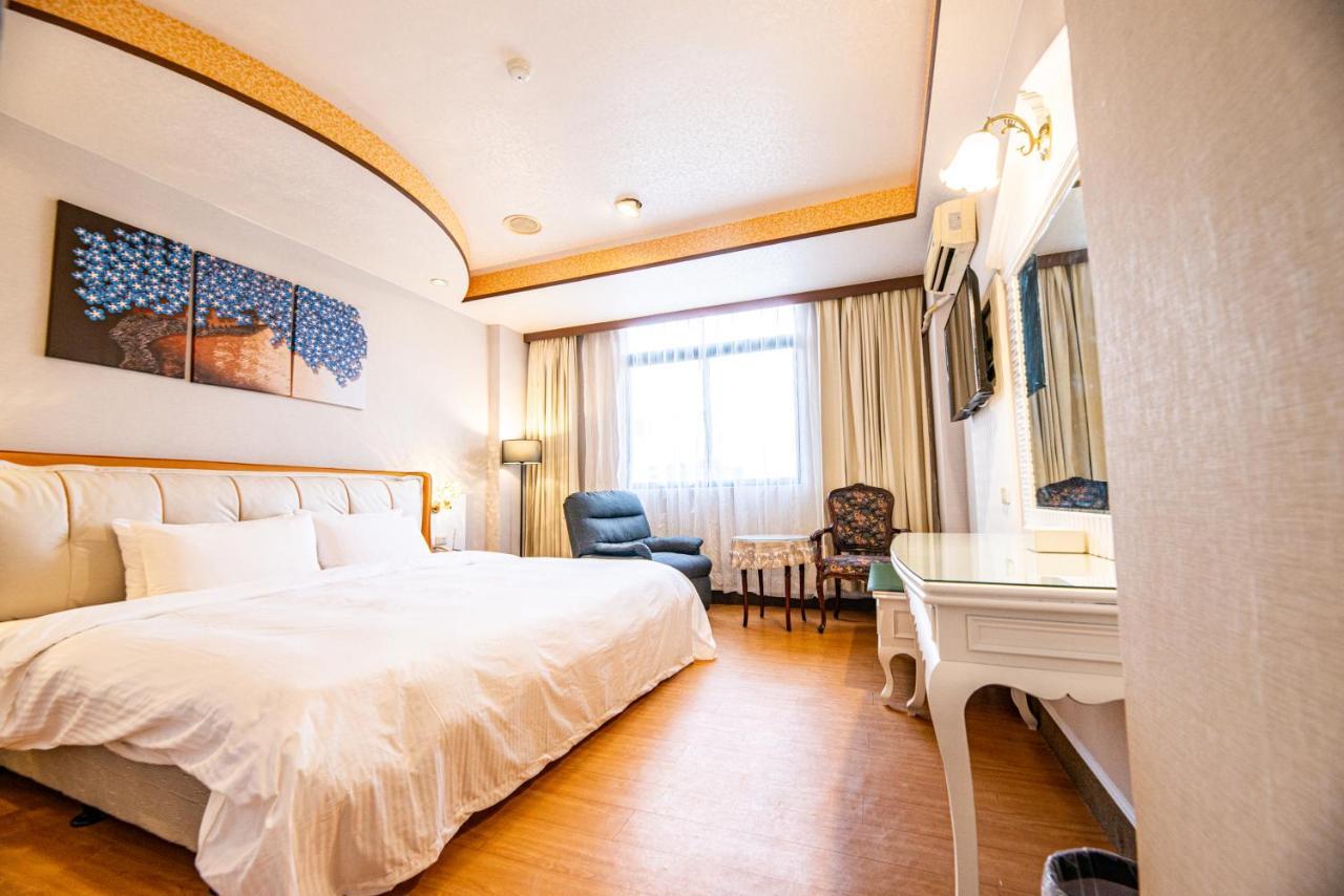 Wenpin Hotel - Pier 2 Kaohsiung Buitenkant foto