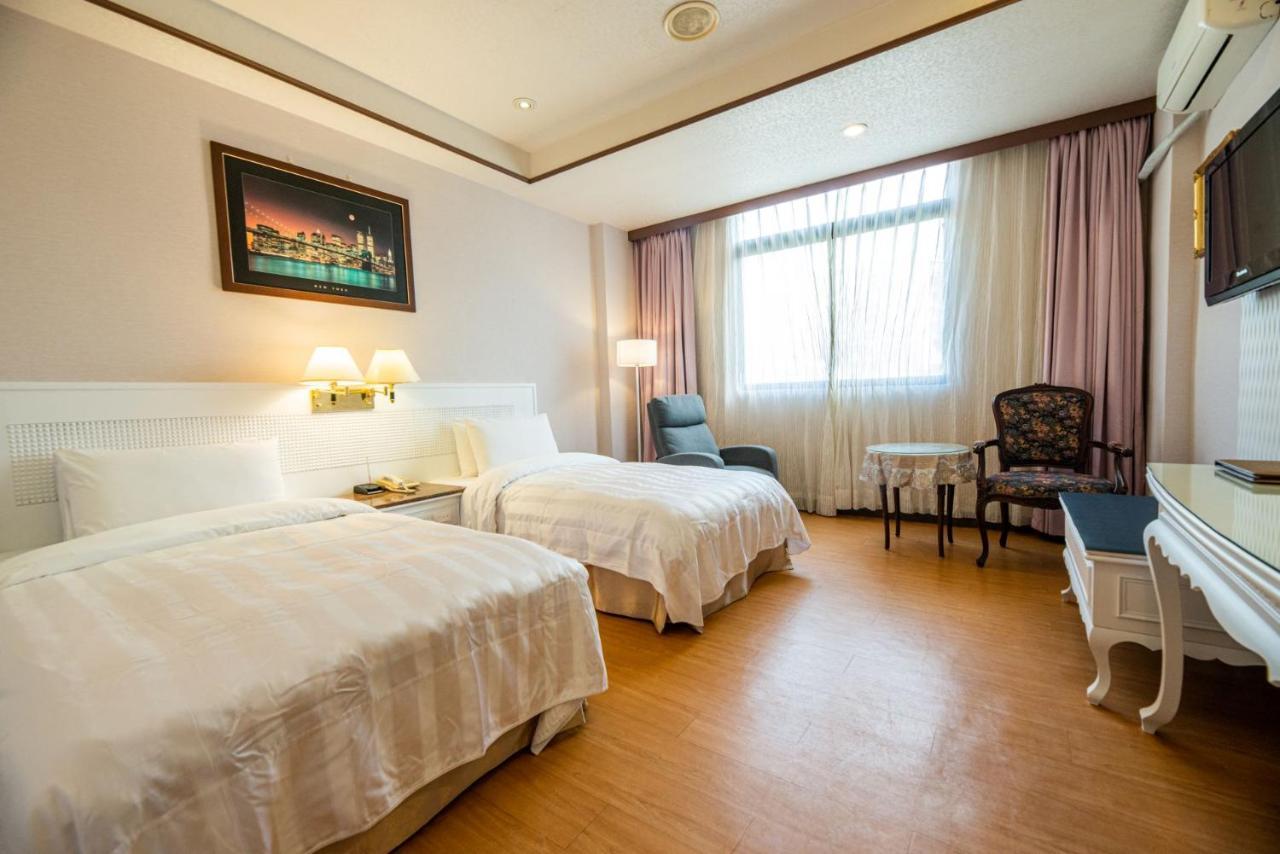 Wenpin Hotel - Pier 2 Kaohsiung Buitenkant foto