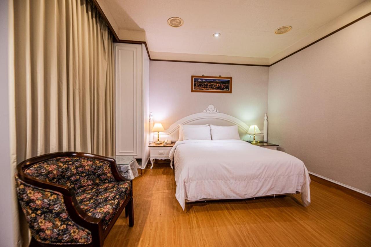 Wenpin Hotel - Pier 2 Kaohsiung Buitenkant foto