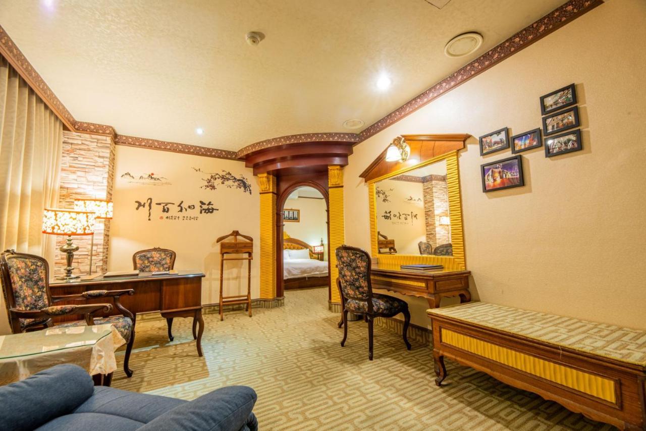 Wenpin Hotel - Pier 2 Kaohsiung Buitenkant foto