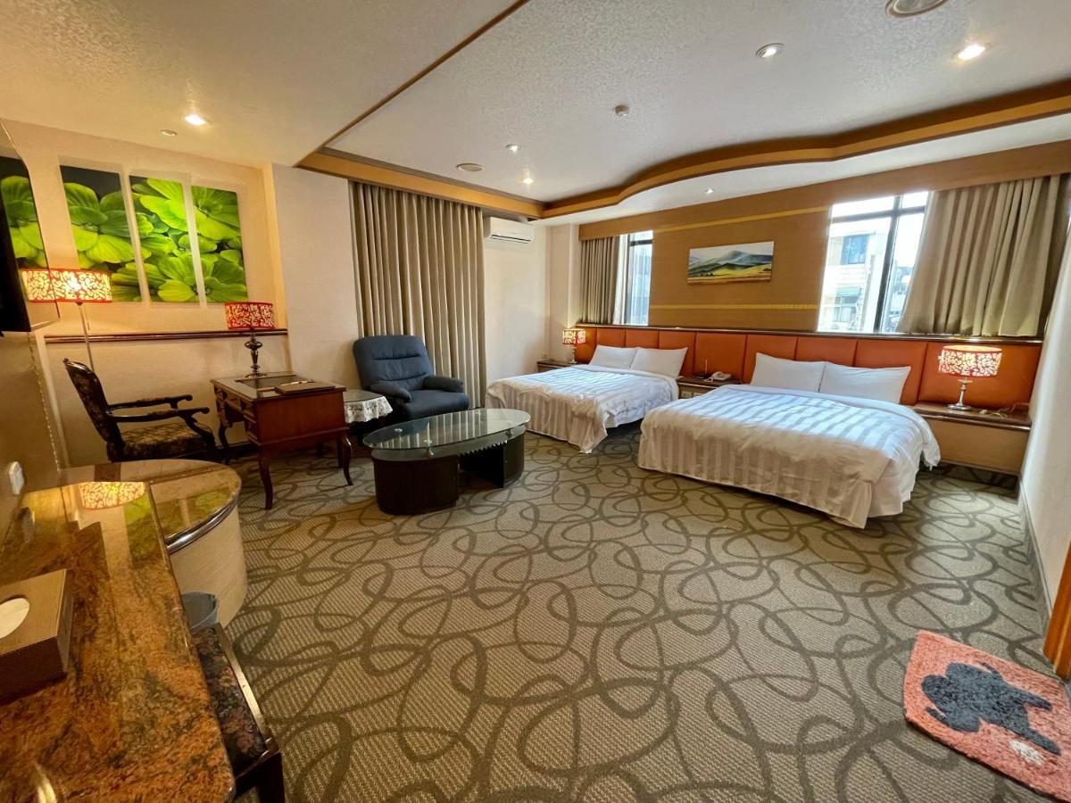 Wenpin Hotel - Pier 2 Kaohsiung Buitenkant foto