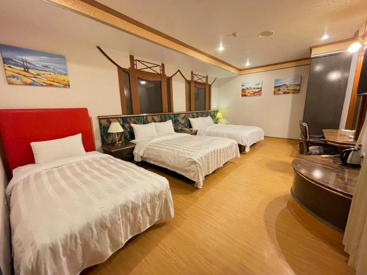 Wenpin Hotel - Pier 2 Kaohsiung Buitenkant foto