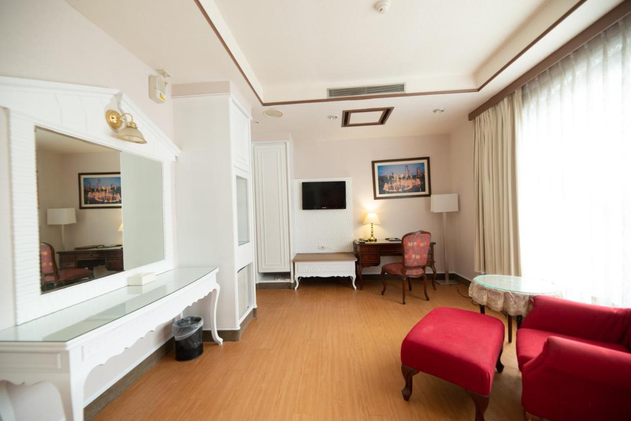 Wenpin Hotel - Pier 2 Kaohsiung Buitenkant foto