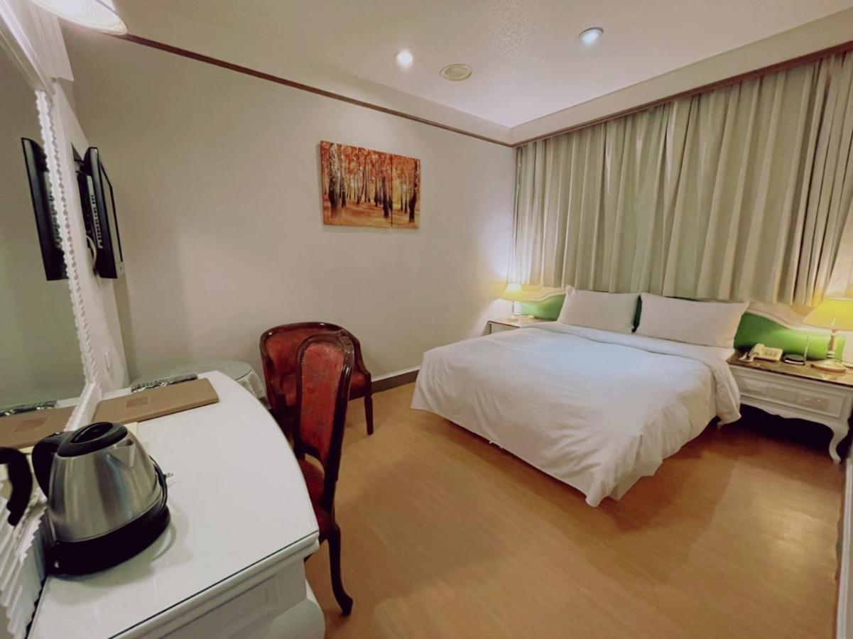 Wenpin Hotel - Pier 2 Kaohsiung Buitenkant foto